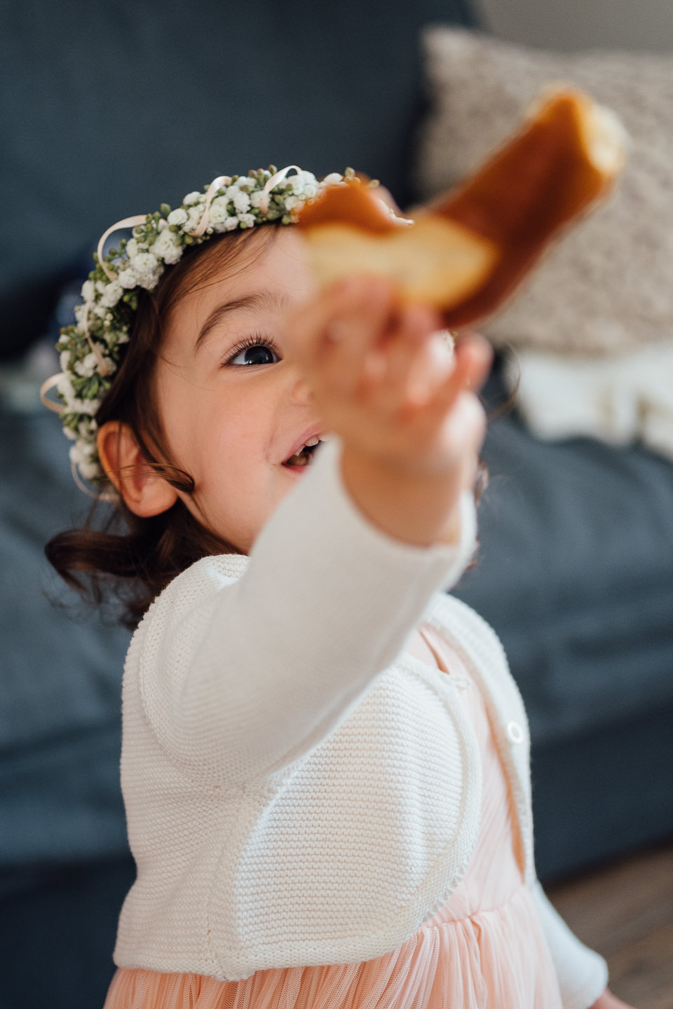 Hochzeitsfotograf Kraichgau Weingut Heitlinger Xenia und Florian Getting Ready Vorbereitungen Hochzeit mit Kind Evangelische Hochzeit