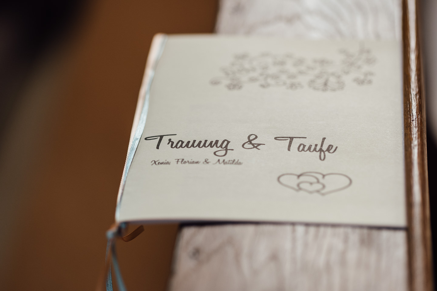 Hochzeitsfotograf Kraichgau Weingut Heitlinger Xenia und Florian Kirchliche Trauung und Taufe Hochzeit als Familie