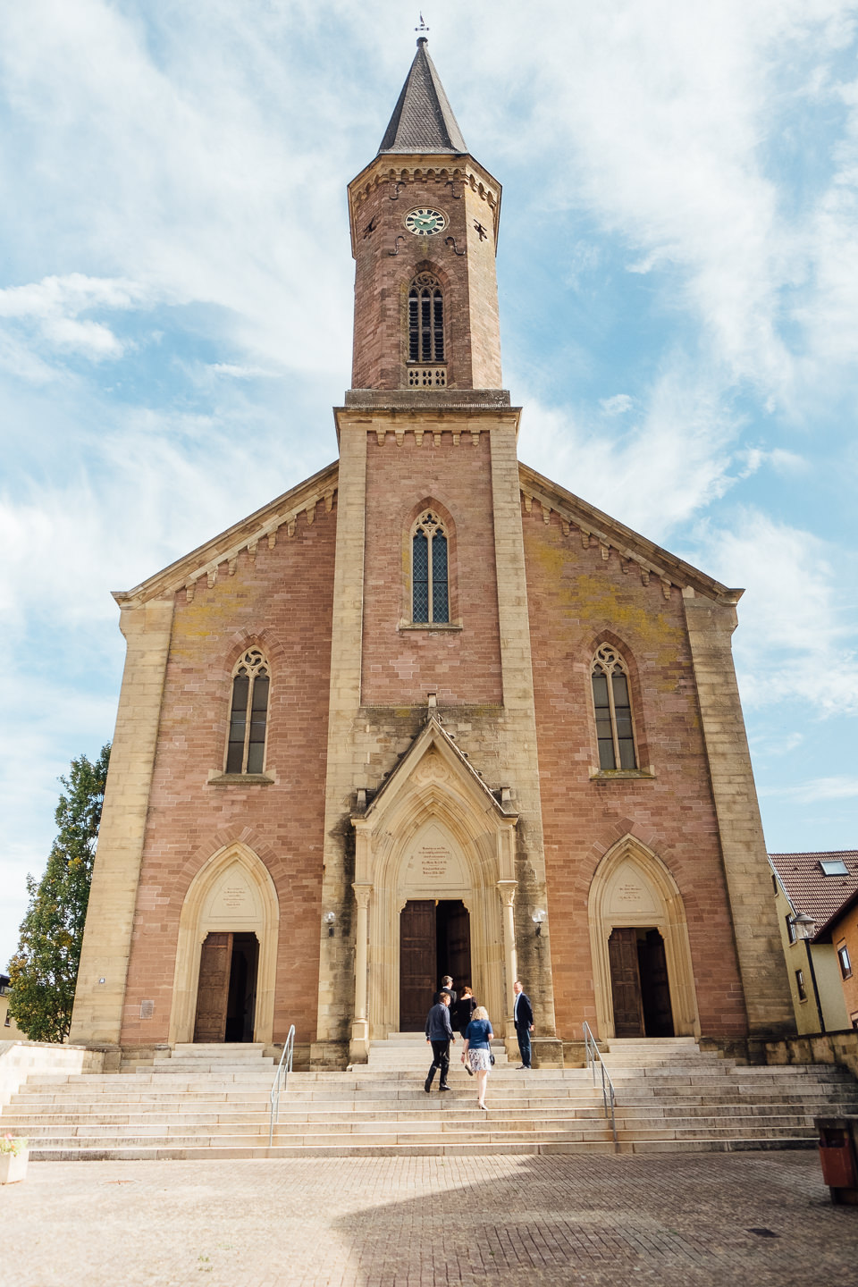 Hochzeitsfotograf Kraichgau Weingut Heitlinger Xenia und Florian Kirchliche Trauung und Taufe Hochzeit als Familie
