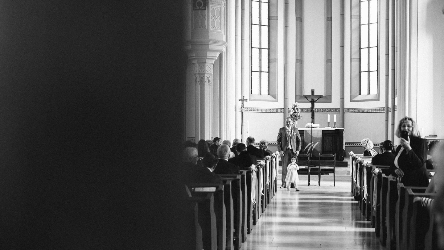 Hochzeitsfotograf Kraichgau Weingut Heitlinger Xenia und Florian Kirchliche Trauung und Taufe Hochzeit als Familie
