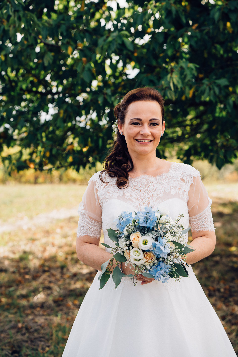 Hochzeitsfotograf Kraichgau Weingut Heitlinger Xenia und Florian Brautpaarfotos Brautportrait Weinberge Vineyard Vineyard Bridal Portraits Emotional Kraichtal