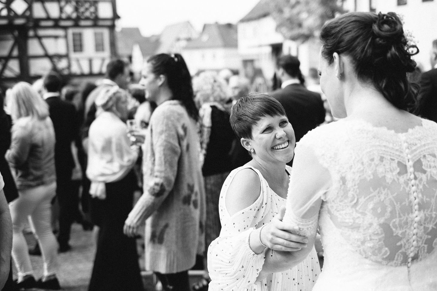 Hochzeitsfotograf Kraichgau Weingut Heitlinger Xenia und Florian Kirchliche Trauung und Taufe Hochzeit als Familie