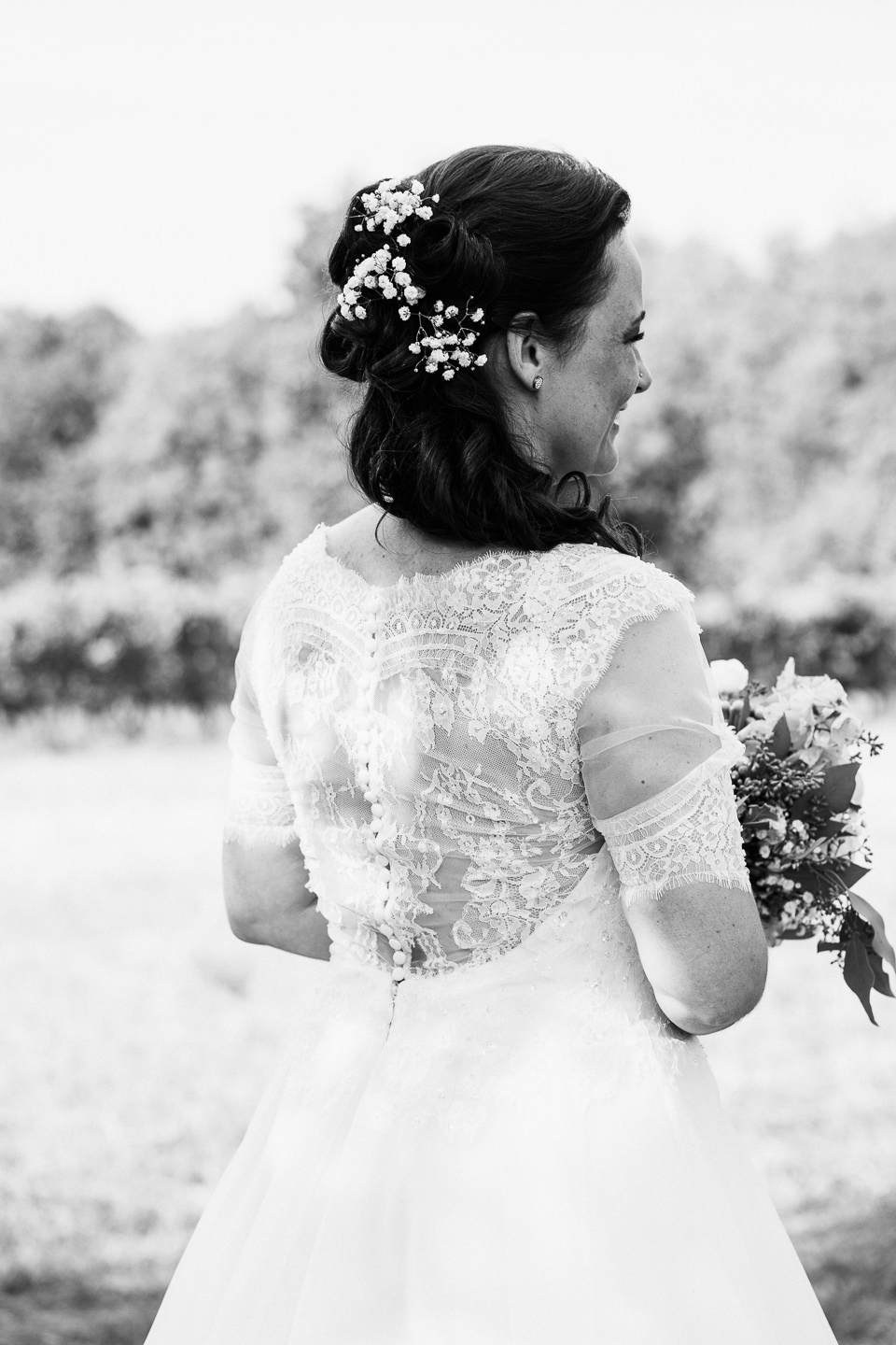 Hochzeitsfotograf Kraichgau Weingut Heitlinger Xenia und Florian Brautpaarfotos Brautportrait Weinberge Vineyard Vineyard Bridal Portraits Emotional Kraichtal