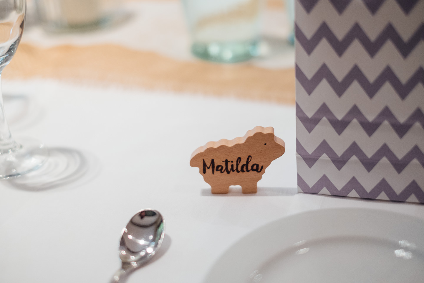 Hochzeitsfotograf Kraichgau Weingut Heitlinger Xenia und Florian Feier im Weingut Hochzeitsfeier