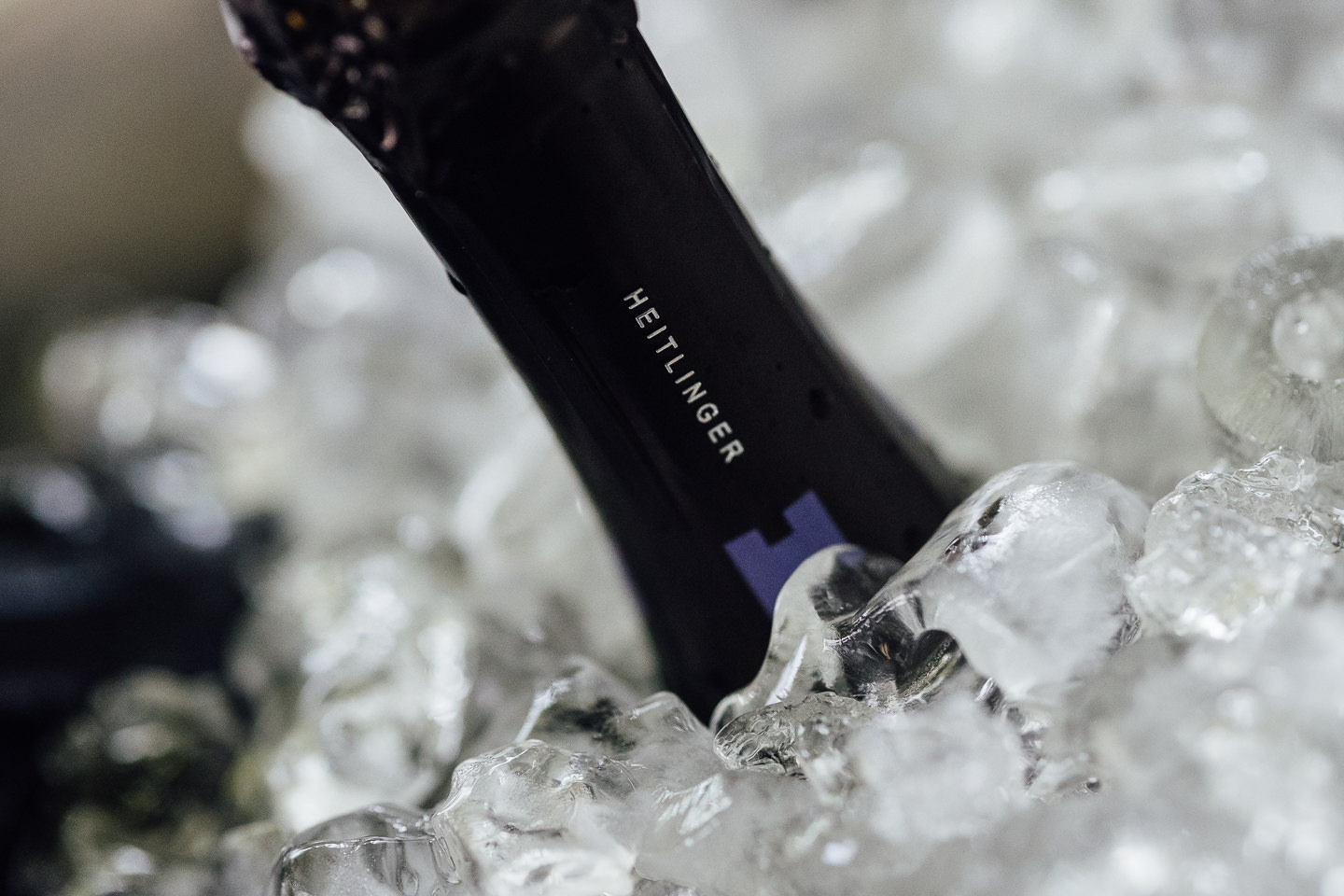 Hochzeitsfotograf Kraichgau Weingut Heitlinger Xenia und Florian Feier im Weingut Hochzeitsfeier