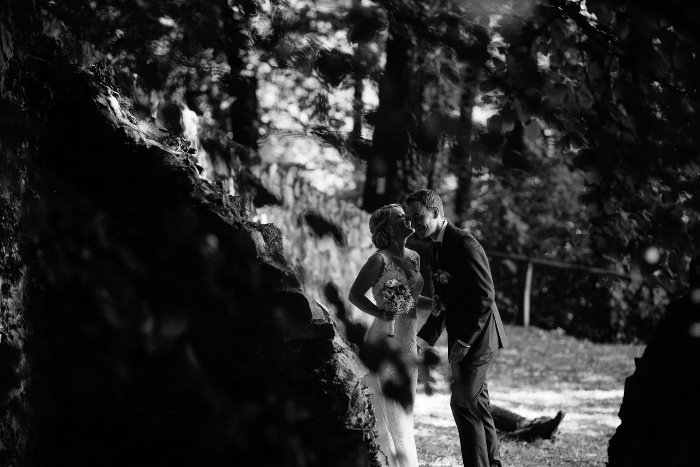Hochzeitsfotograf Odenwald Burgruine Rodenstein Janina und Henrik Paarfotos auf der Burgruine