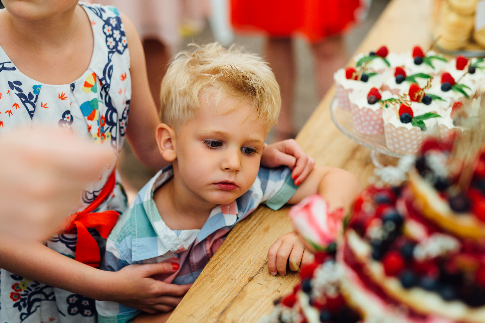 Hochzeitsfotograf Trauhochzeit in der Heidersbacher Muehle Nadine und Michael Natur Hochzeitsreportage Sommer Sonne Gewitter Freie Trauung Reportagefotografie Waghaeusel Mannheim Karlsrue Hochzeitsfotografie Hochzeitsfotos