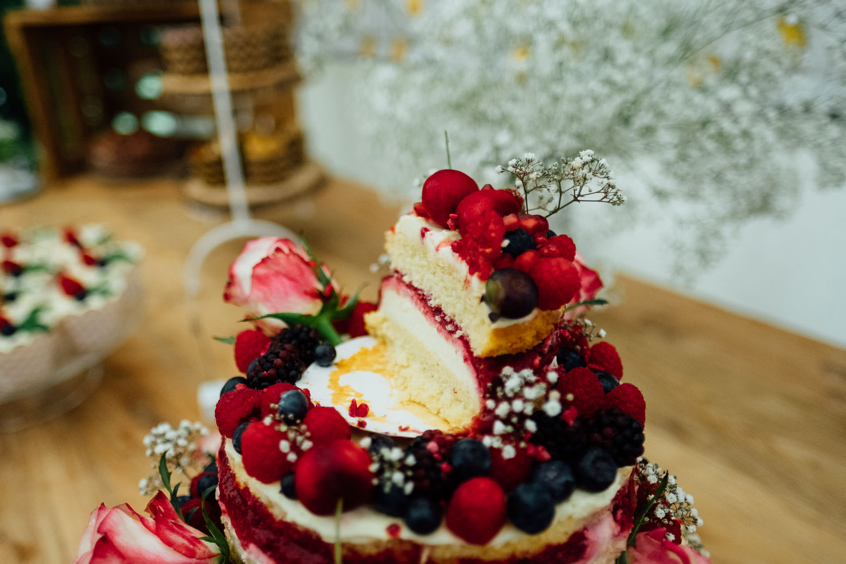 Hochzeitsfotograf Trauhochzeit in der Heidersbacher Muehle Nadine und Michael Natur Hochzeitsreportage Sommer Sonne Gewitter Freie Trauung Reportagefotografie Waghaeusel Mannheim Karlsrue Hochzeitsfotografie Hochzeitsfotos