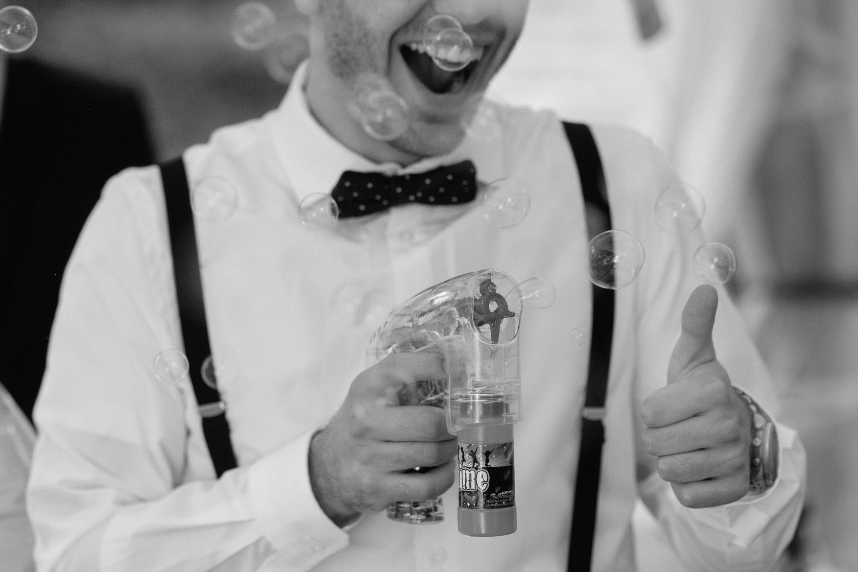 Hochzeitsfotograf Trauhochzeit in der Heidersbacher Muehle Nadine und Michael Natur Hochzeitsreportage Sommer Sonne Gewitter Freie Trauung Reportagefotografie Waghaeusel Mannheim Karlsrue Hochzeitsfotografie Hochzeitsfotos