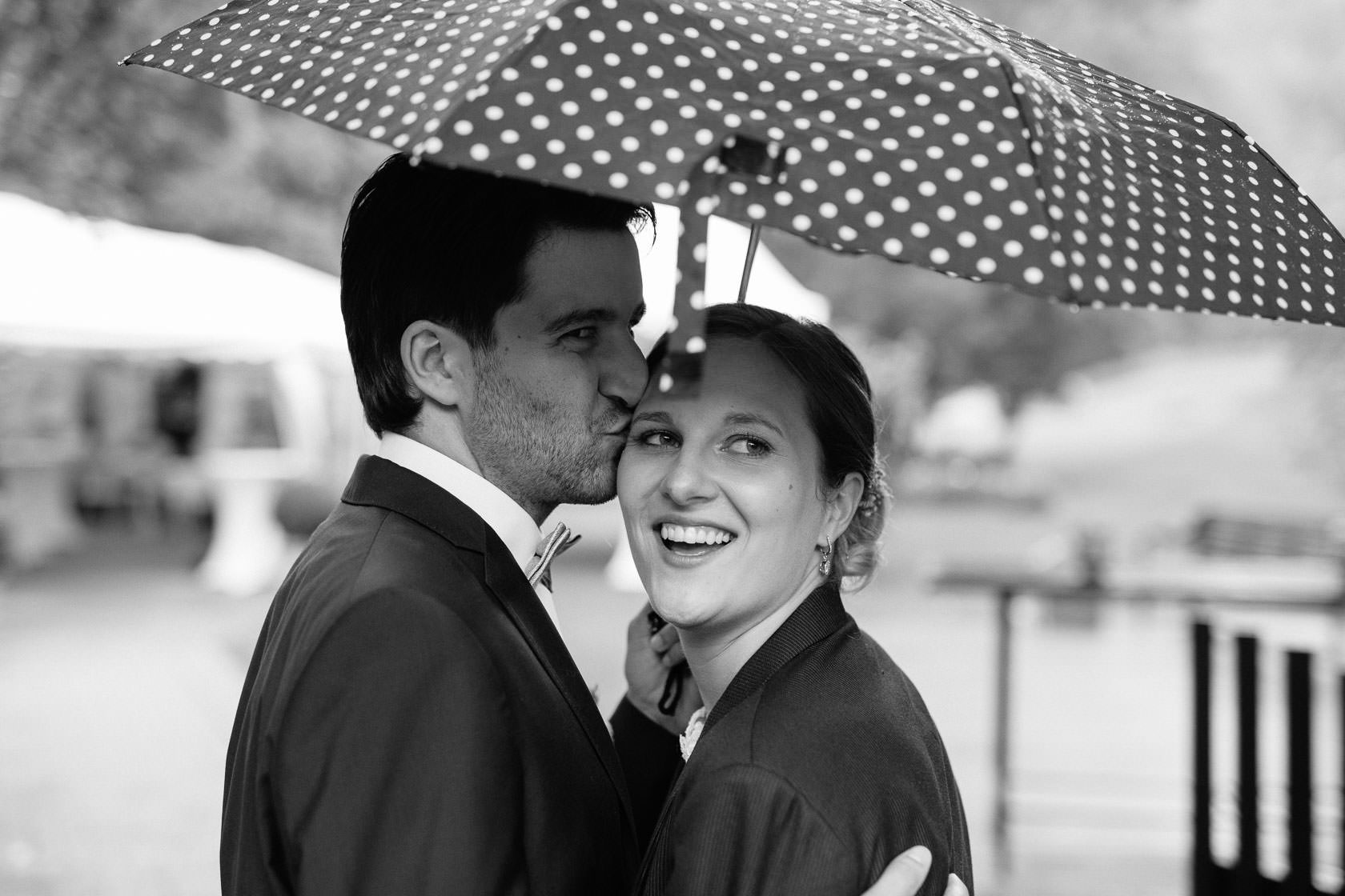 Hochzeitsfotograf Trauhochzeit in der Heidersbacher Muehle Nadine und Michael Natur Hochzeitsreportage Sommer Sonne Gewitter Freie Trauung Reportagefotografie Waghaeusel Mannheim Karlsrue Hochzeitsfotografie Hochzeitsfotos