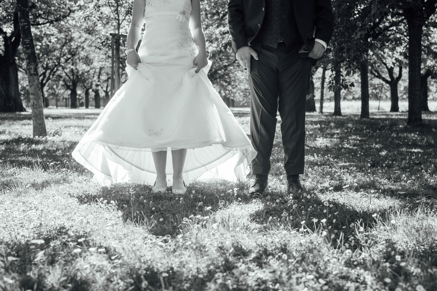 Sabrina und Jochen Sommerhochzeit in Schwetzingen Schlosspark Schlossgarten Schwetzinegn Brautpaar Paarfotos Brautportraits