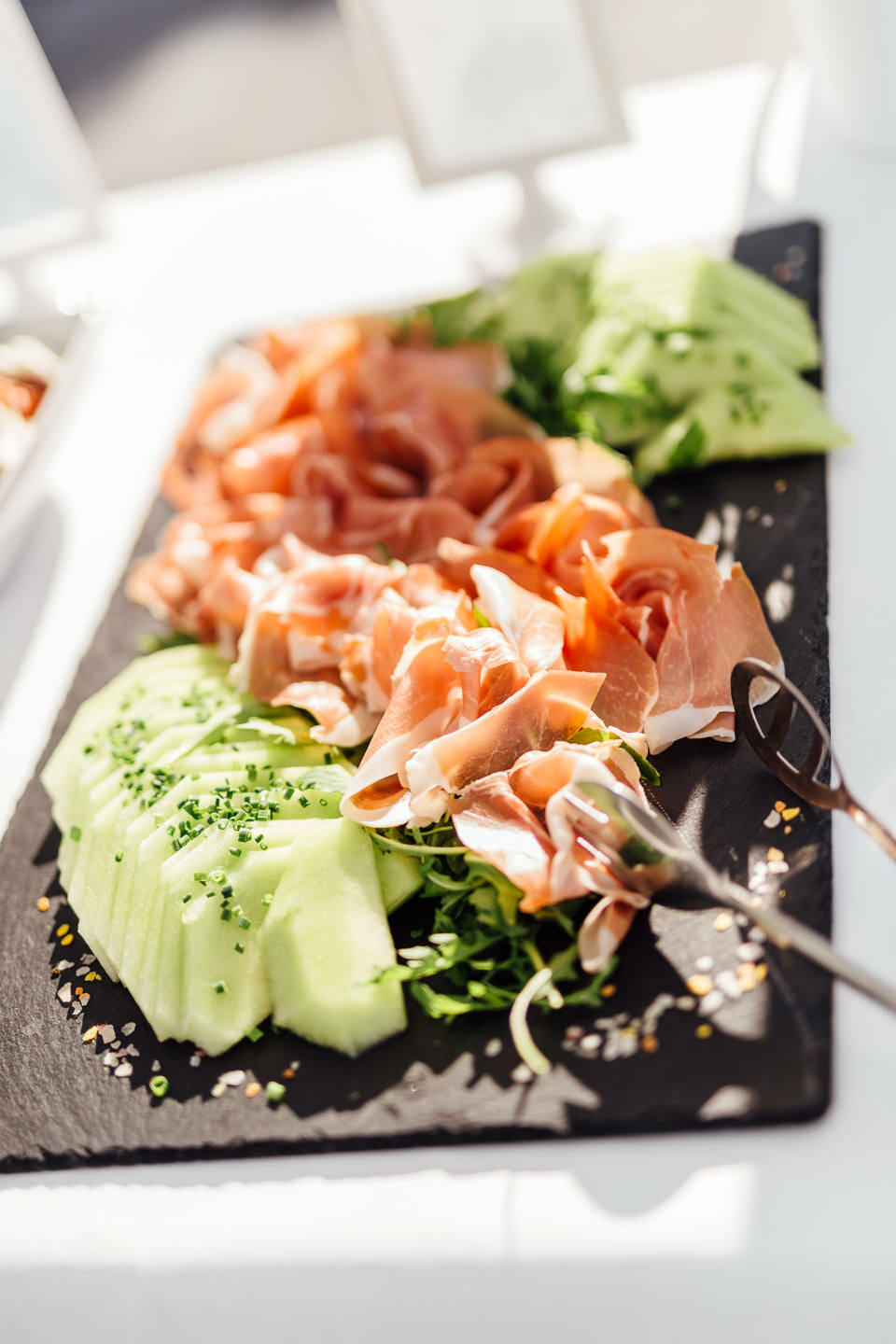 Sabrina und Jochen Sommerhochzeit in Schwetzingen Hochzeitsreportage Hochzeitsfotograf Rhein-Neckar Hochzeitsfotograf Mannheim Buffet
