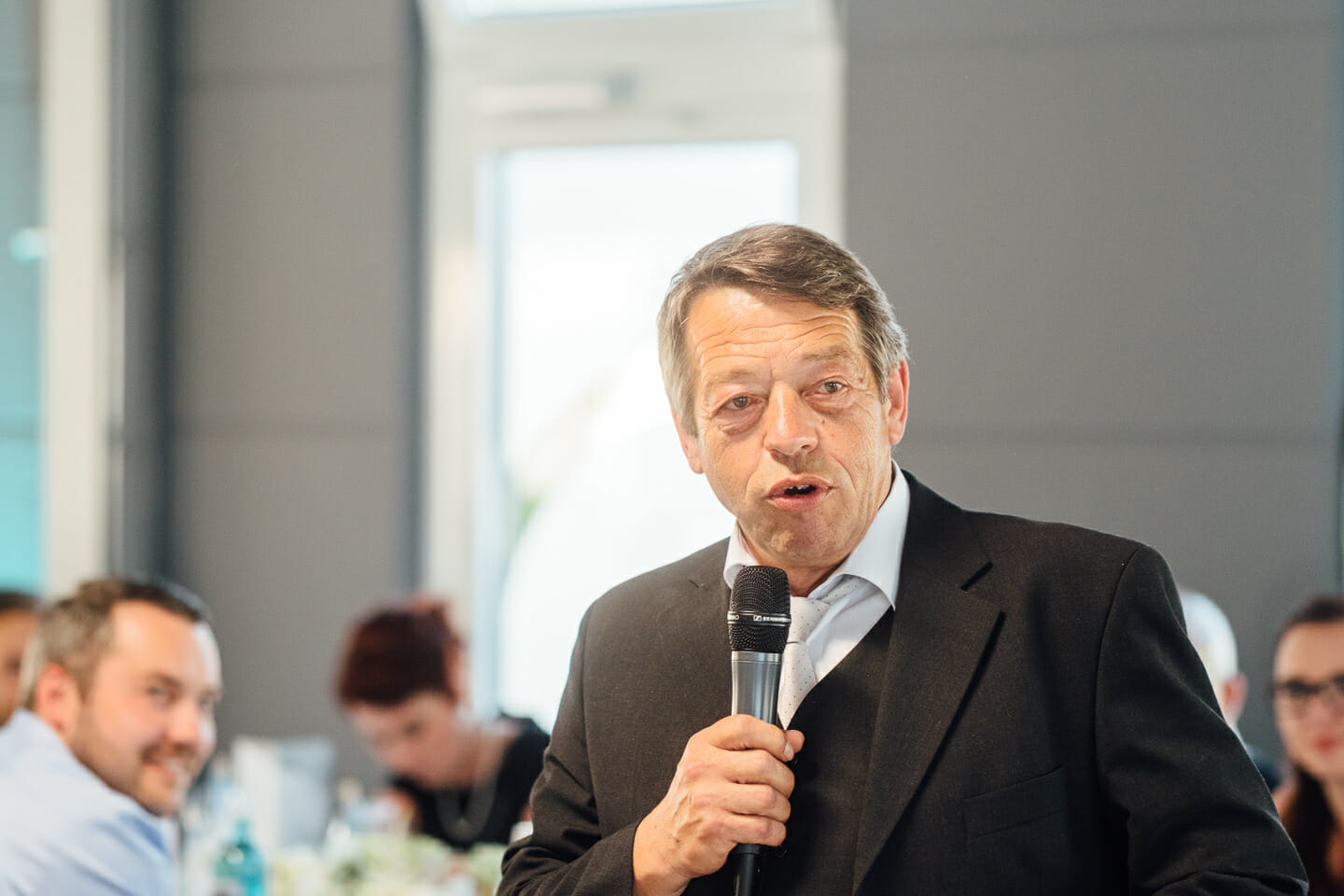 Sabrina und Jochen Sommerhochzeit in Schwetzingen Hochzeitsreportage Hochzeitsfeier Fotoreportage Miio Schwetzingen