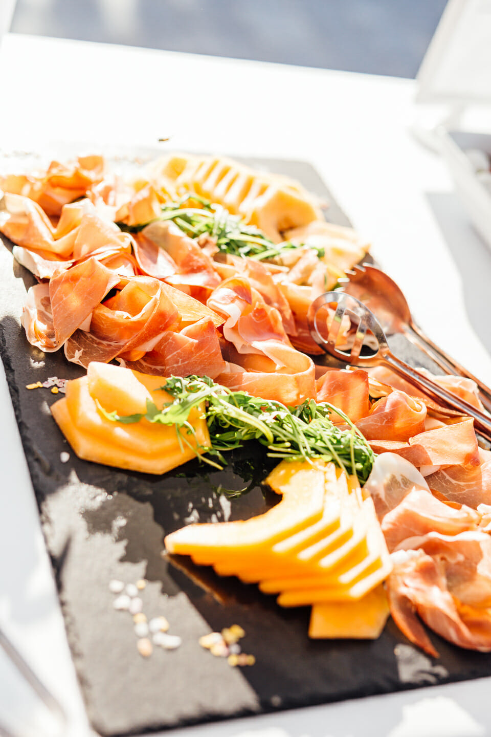 Sabrina und Jochen Sommerhochzeit in Schwetzingen Hochzeitsreportage Hochzeitsfotograf Rhein-Neckar Hochzeitsfotograf Mannheim Buffet