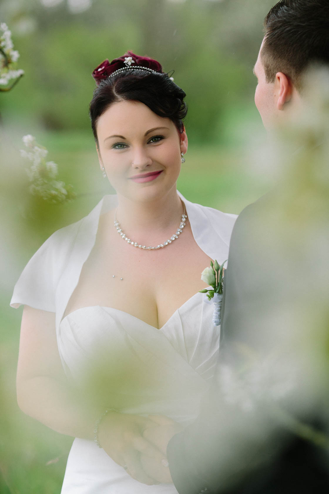 Brautpaar Shoot mit Kirschblüten Hochzeitsfotos mit Kirschblüten im Frühling