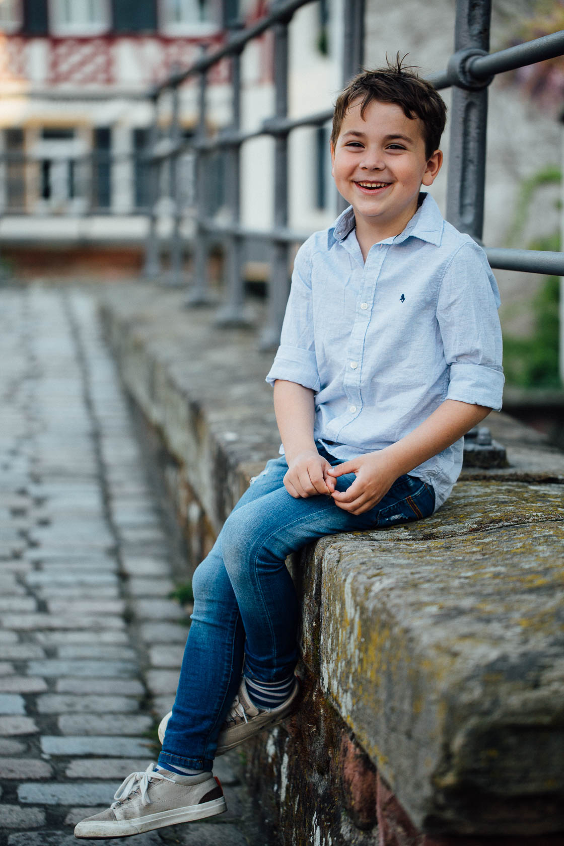 Familienfotos in Speyer Kinderportrait auf der Strasse