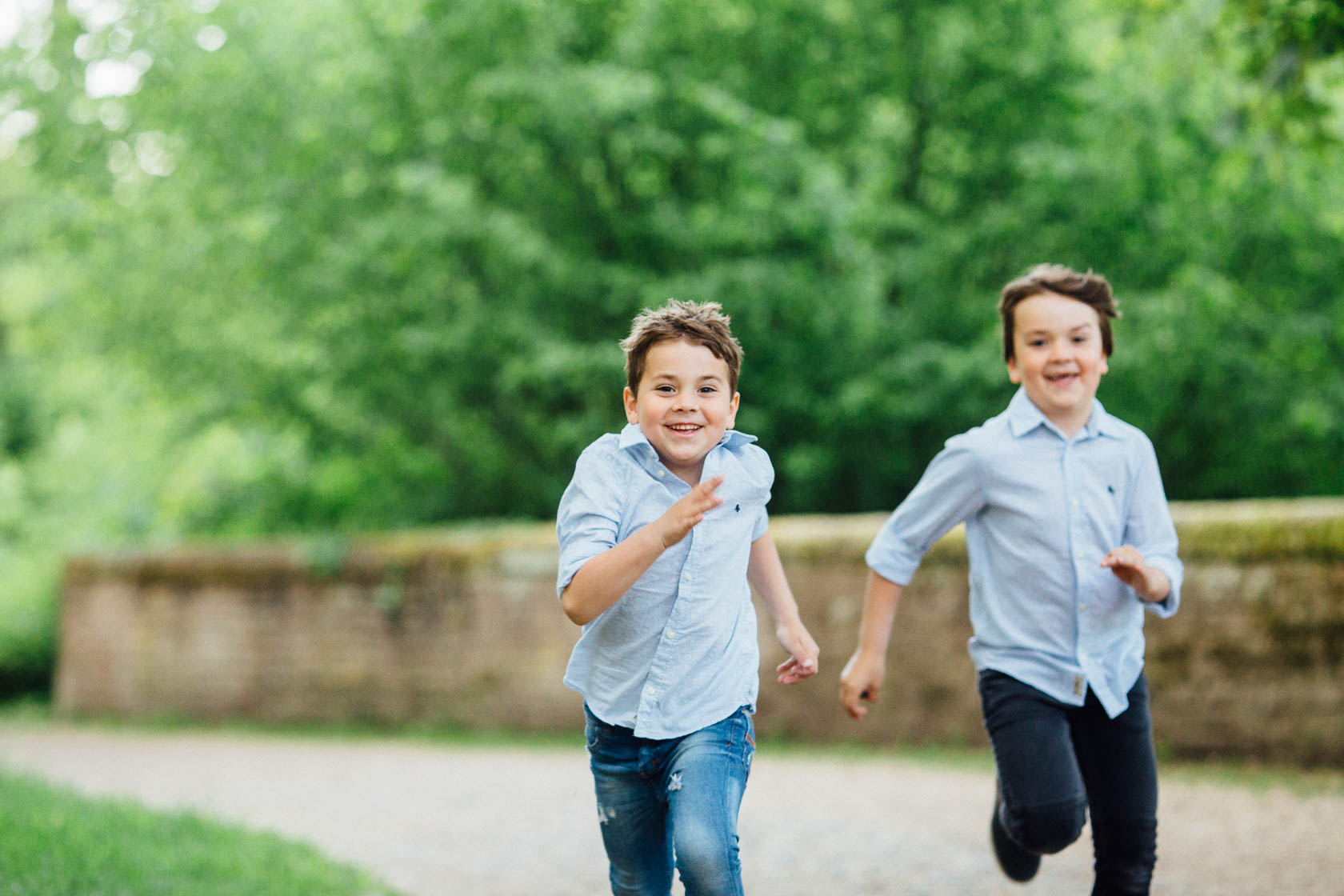 Familienfotos in Speyer Laufende Kinder fotografieren